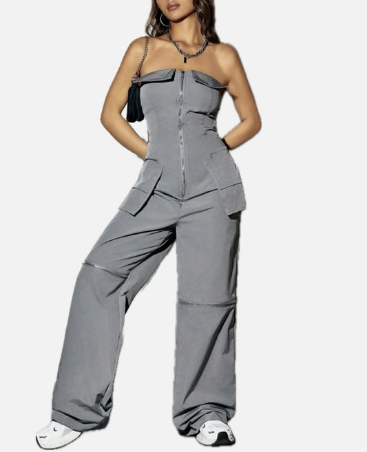 Cargo jumpsuit with pockets and zipper on the strapless sides