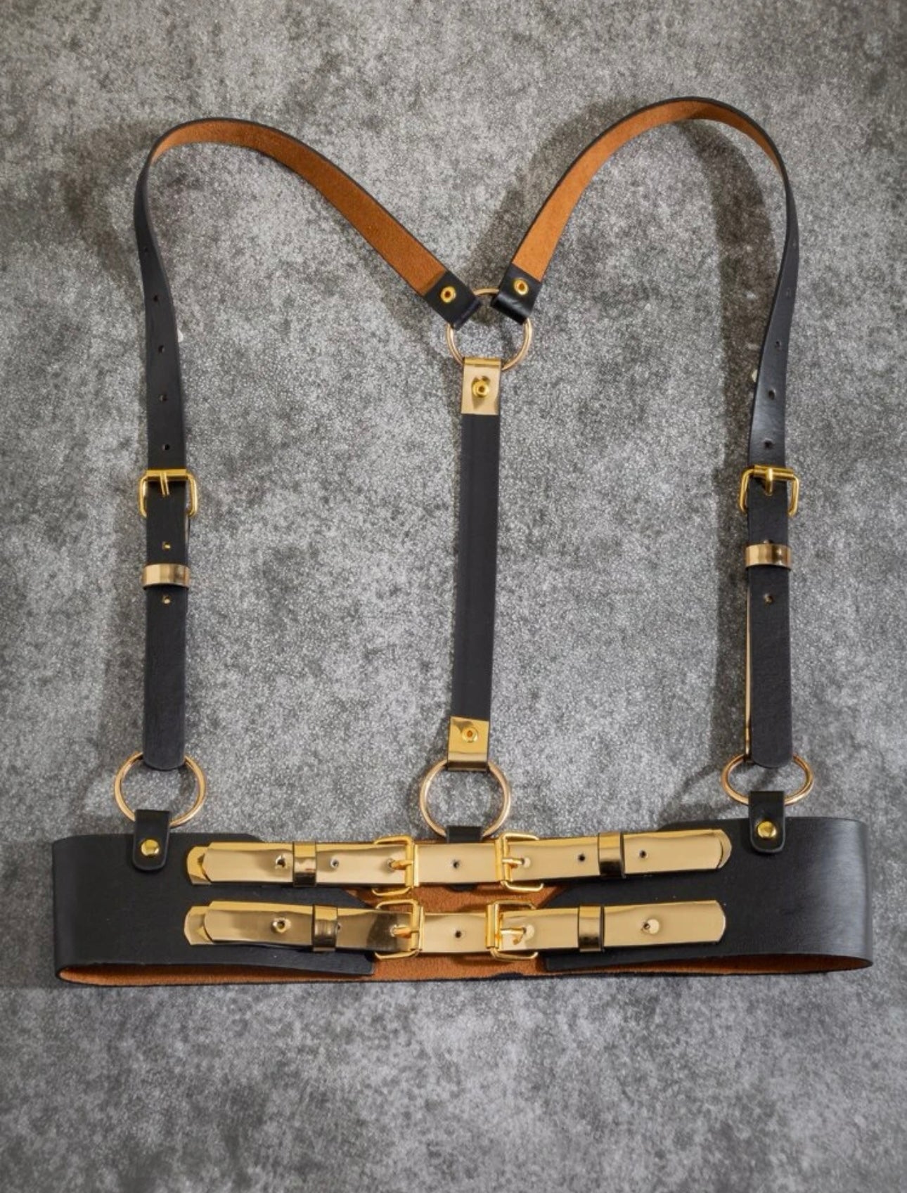 Two-tone harness belt