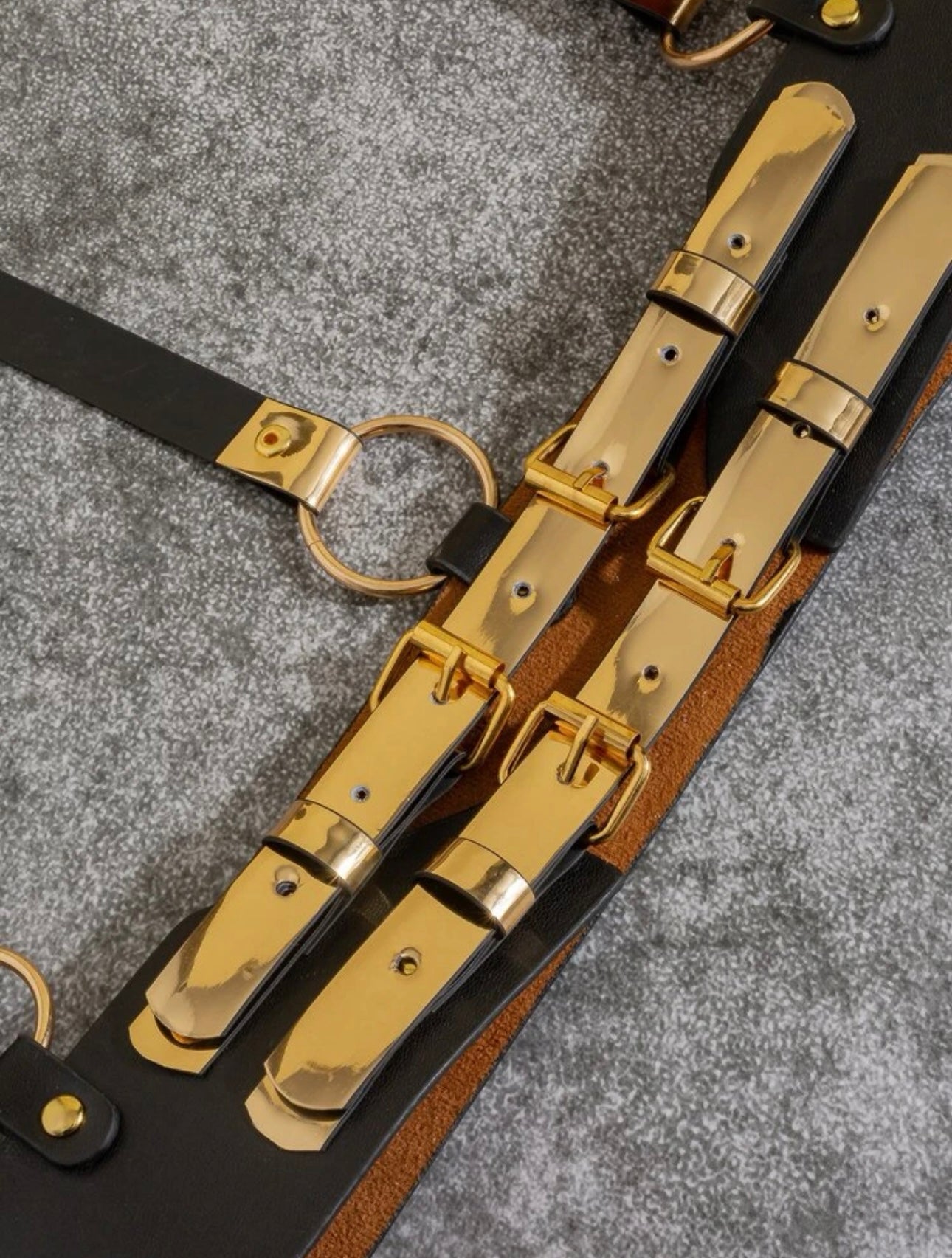 Two-tone harness belt