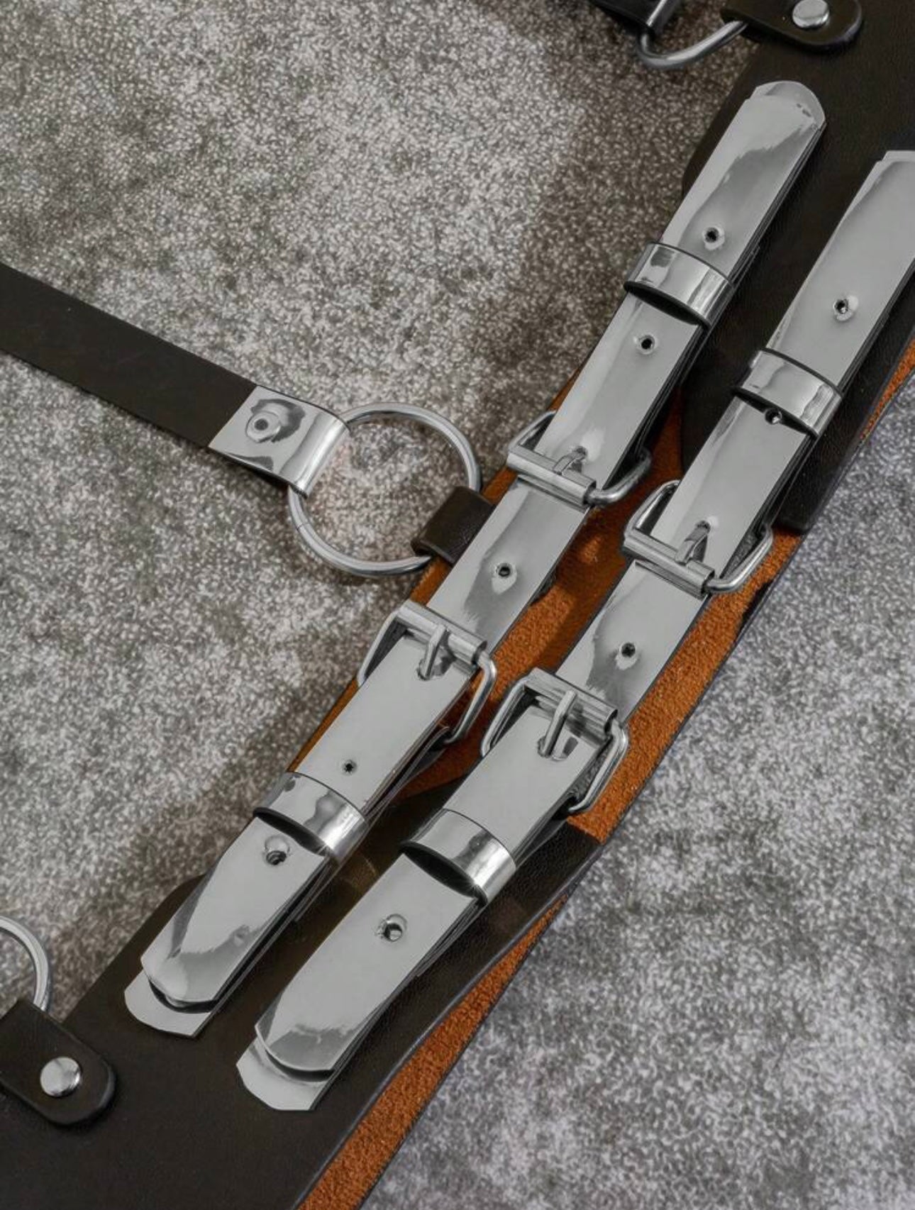 Two-tone harness belt